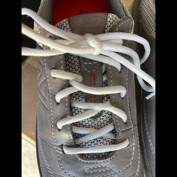 New Balance Limited Edition Gray leather Women’s 9 EUC cross trainers - Picture 11 of 11